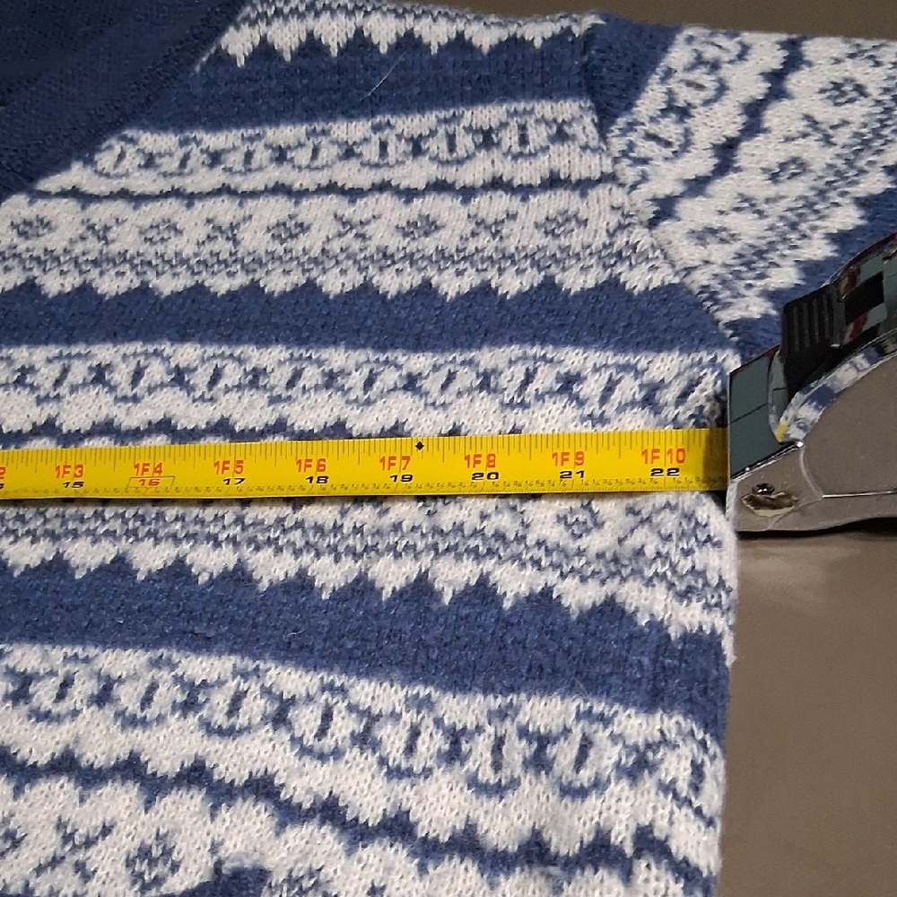 Cozy Blue and White Patterned Cardigan - Picture 3 of 7